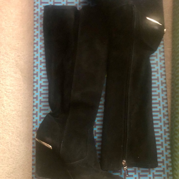 Tory Burch size 8 wedge black suede boot - Picture 1 of 6